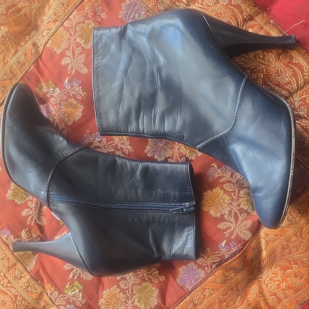 Marc Jacobs ITALY Navy Blue 4 Inch Zip Booties